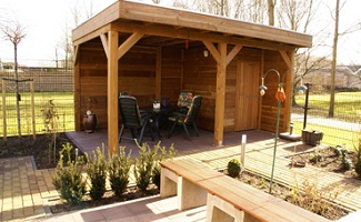 Veranda in Blaricum door DECAtuinen hoveniers