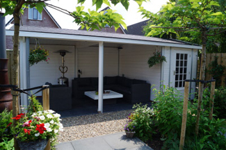 Veranda in Blaricum door DECAtuinen hoveniers
